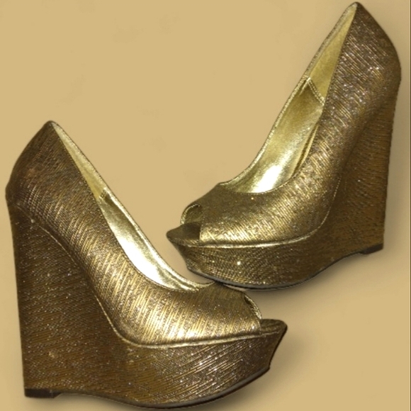 L@@K! Super Sexy Brand New STEVE MADDEN Metallic Sparkle Gold Peep Toe ELSI heel - Picture 1 of 16